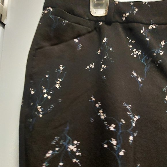 ** DONATED ** Women's Black w/Mini Florals Print Straight Leg Pant - Size 12 - Picture 10 of 12